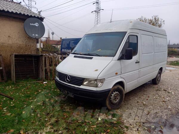 Mercedes Benz - Sprinter 208