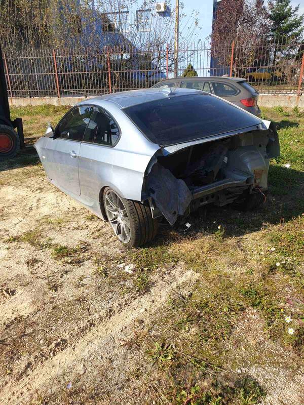 BMW - 330 3000 in parts