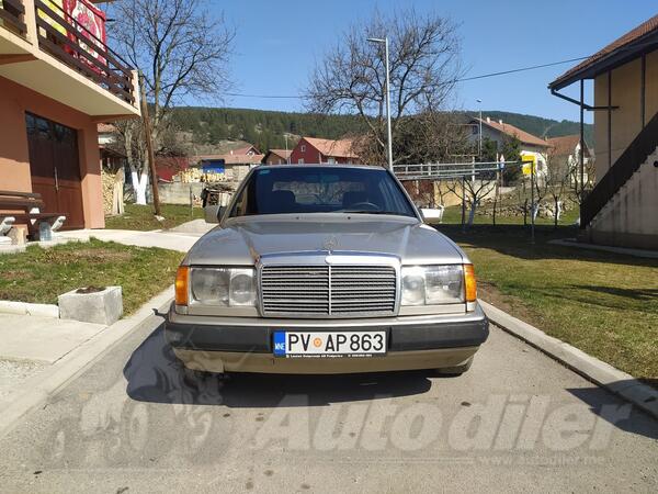 Mercedes Benz - 250 - W124