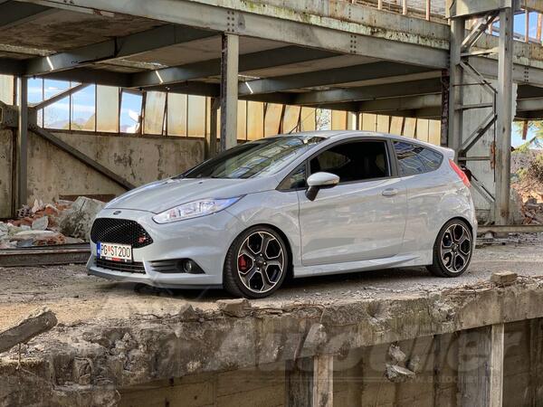 Ford - Fiesta - ST200