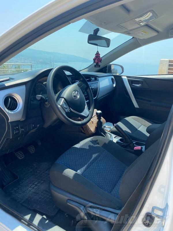 Toyota - Auris