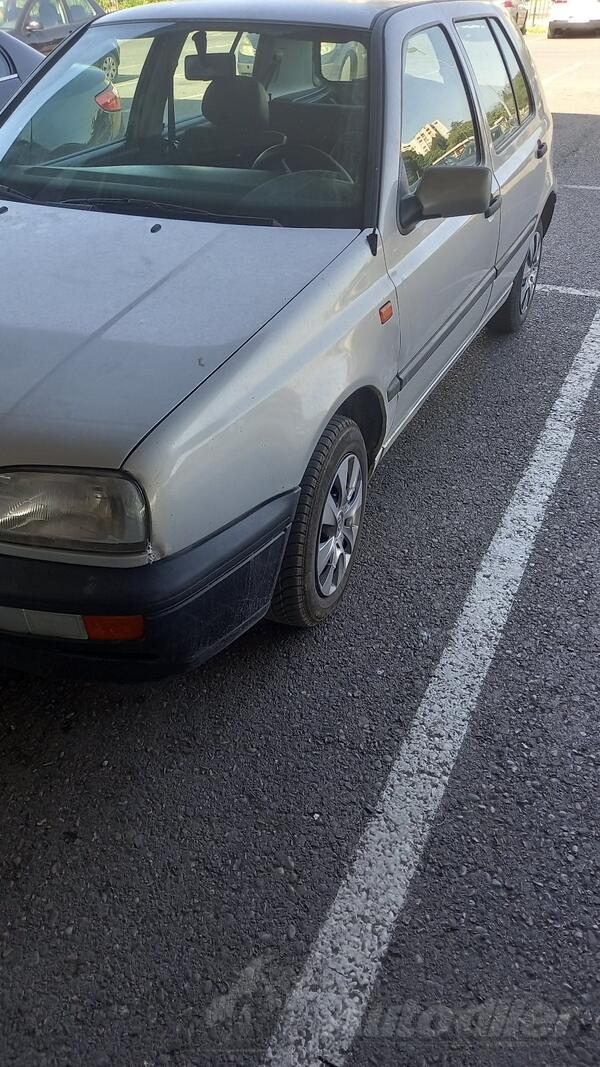 Volkswagen - Golf 3 - 1.6 benzin