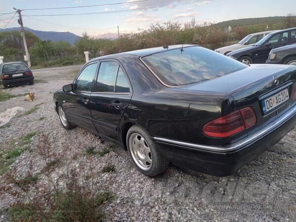 Mercedes Benz - 220 - 2.2 d