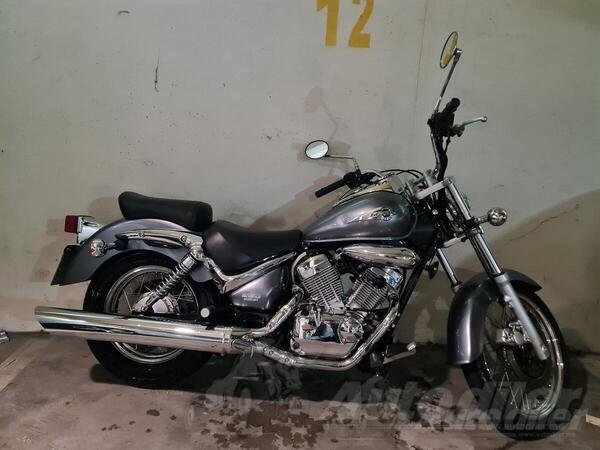 Suzuki - Intruder VL250