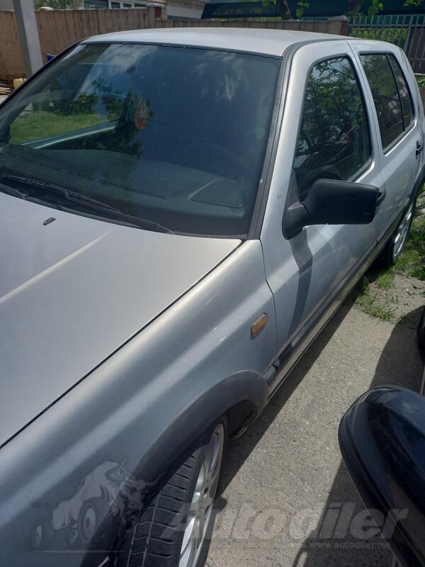 Volkswagen - Golf 3 - 1,6