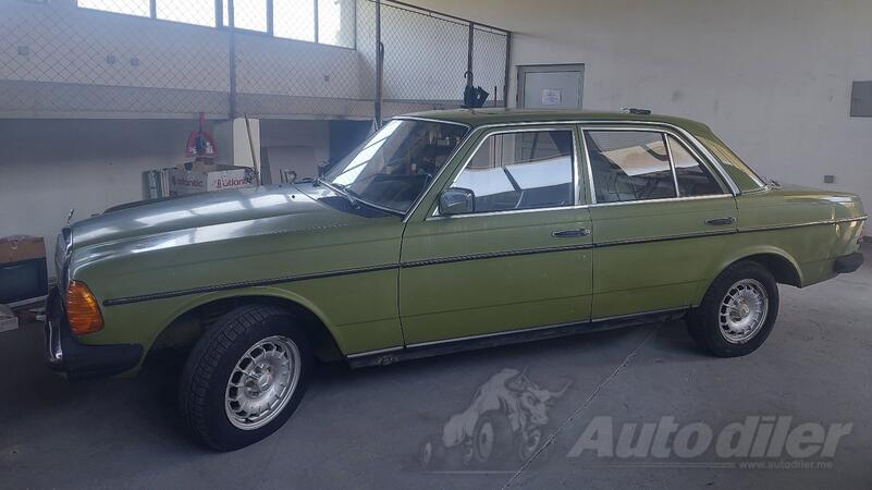 Mercedes Benz - 240 - 240D