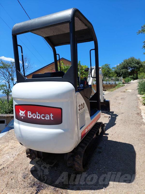 Bobcat - 320