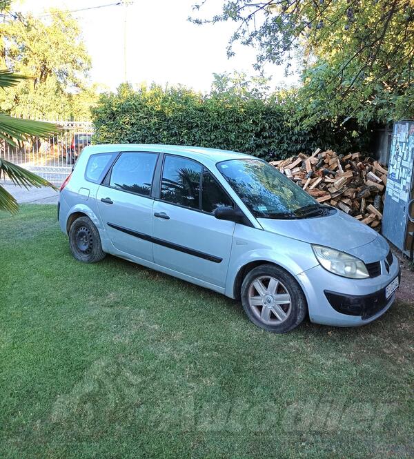 Renault - Grand Scenic 1.9 DCI in parts