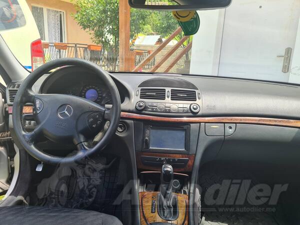 Mercedes Benz - E 220 - cdi 2200