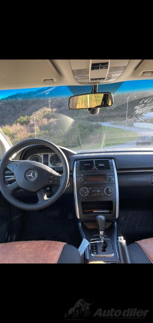 Mercedes Benz - 180