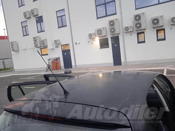 Volkswagen - Golf 5 - 1.9 TDI 77kw