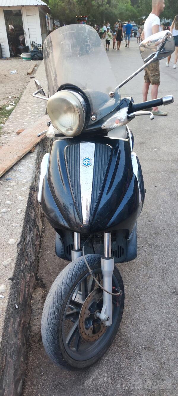 Piaggio - Beverly 250