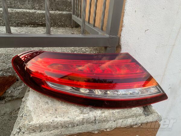 Lijevo stop svjetlo za Mercedes Benz - C 400    - 2016