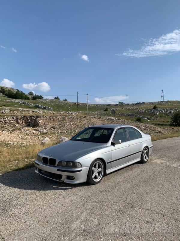 BMW - 530