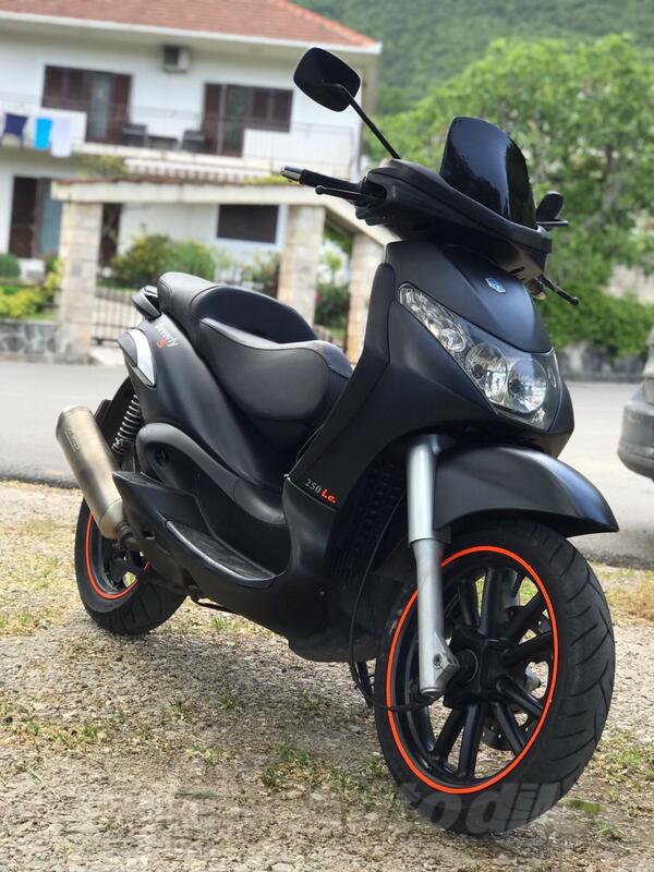 Piaggio - Beverly 250 Sport