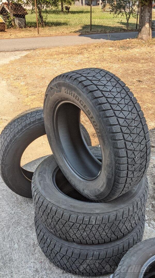 Bridgestone - BRIDGESTONE Blizzak DM-V2 - Winter tire