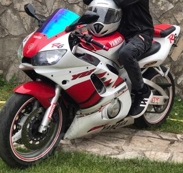 Yamaha - R6