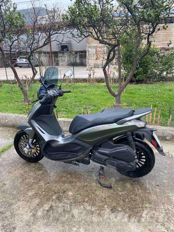 Piaggio - Beverly 300s