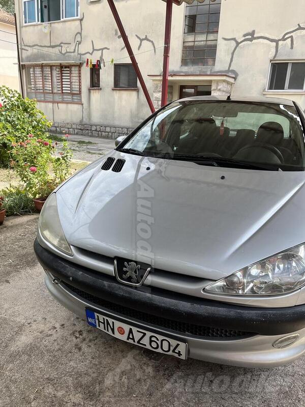 Peugeot - 206