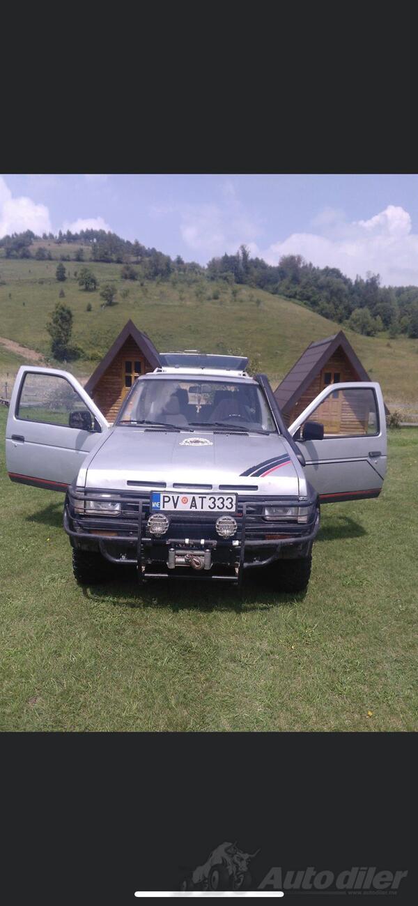 Nissan - Terrano - 2.7 TD