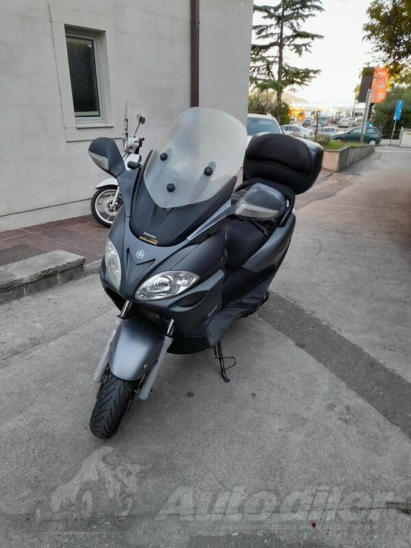 Piaggio - X9