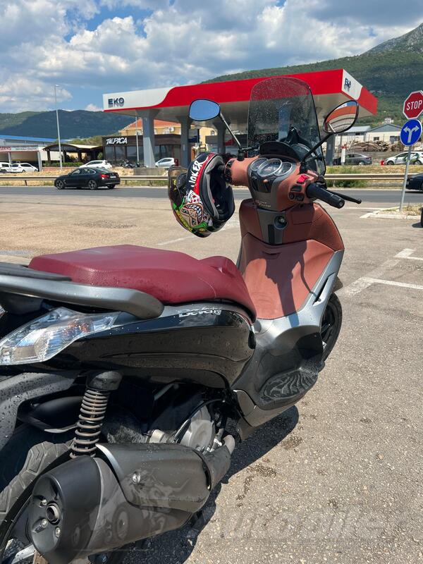 Piaggio - Sport Touring 350