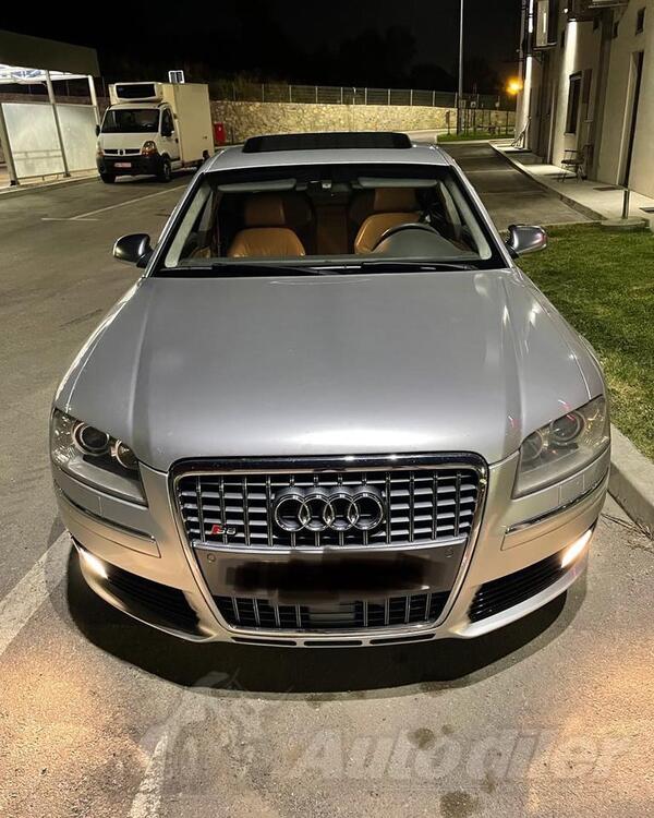 Audi - S8