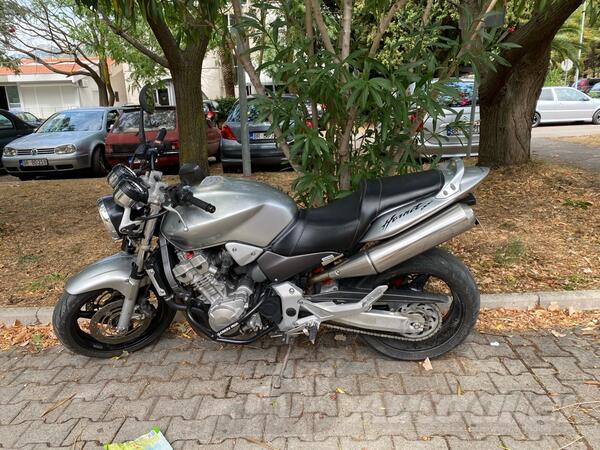 Honda - Hornet 900