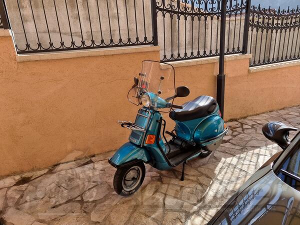 Piaggio - Vespa Cosa