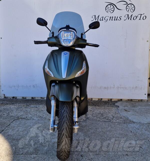 Rent Piaggio Beverly 350cc 2019 from US$ 51/day in Área Metropolitalitana Y  Corredor Del Henares Spain, 5037667