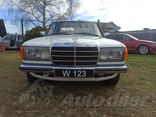 Mercedes Benz - 240 - 240 D