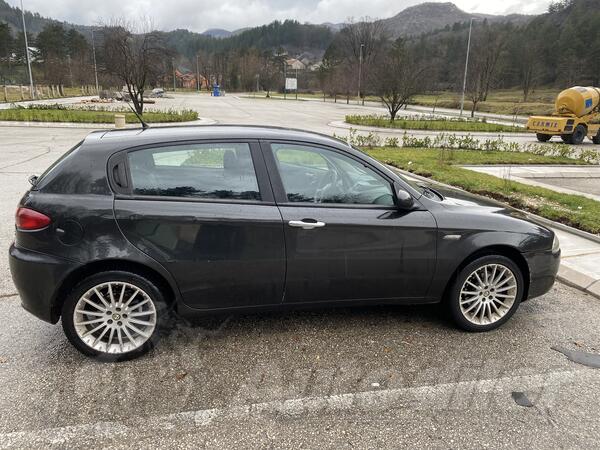 Alfa Romeo - 147 - 1.9 JTDm