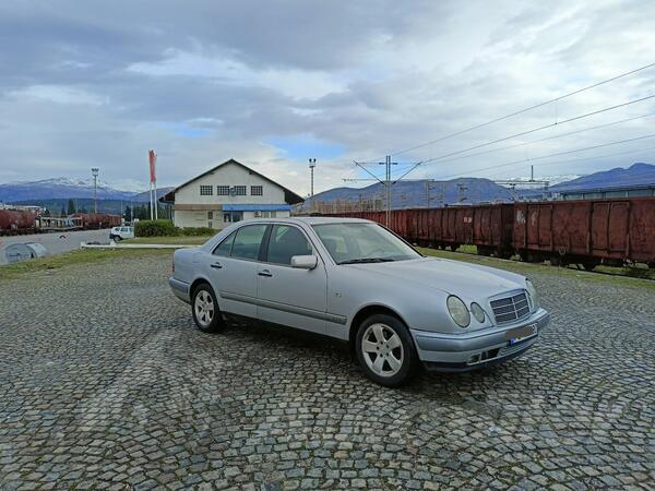 Mercedes Benz - 200 - 2.0 BENZIN /PLIN