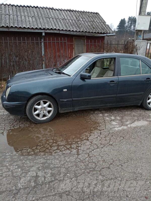 Mercedes Benz - 220 - E220