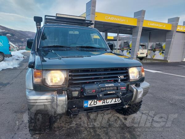 Mitsubishi - Pajero - benzin