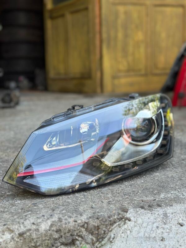 Oba fara za Volkswagen - Polo    - 2011