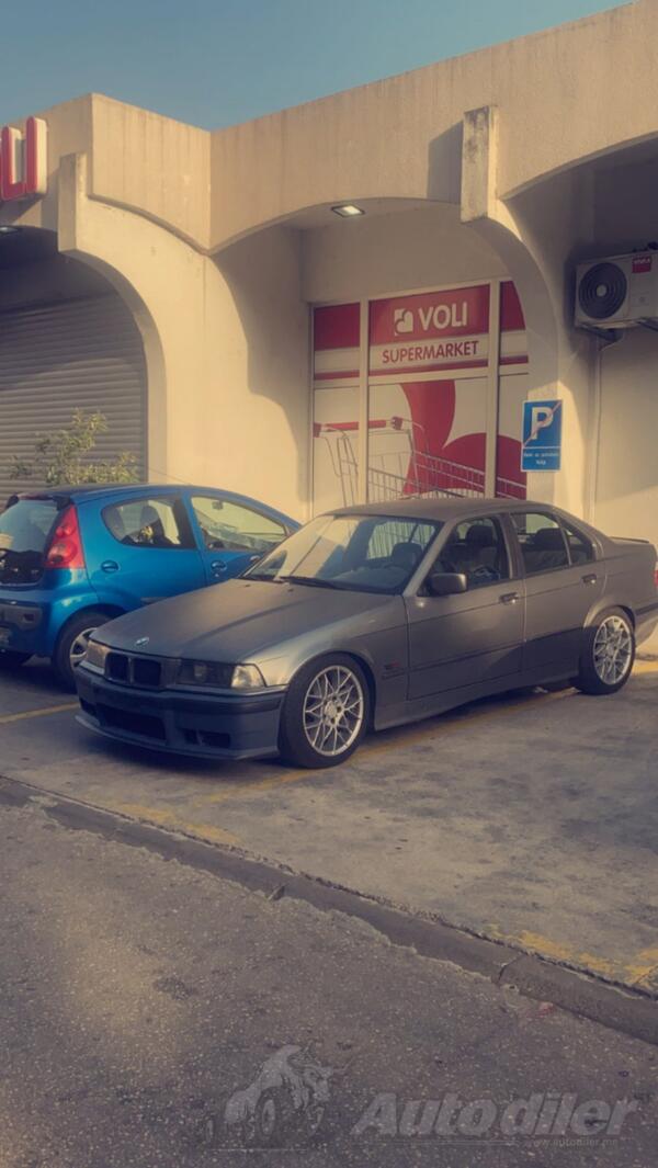 BMW - 318 - e36