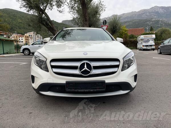 Mercedes Benz - GLA 180