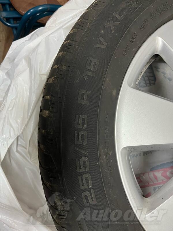 Fabričke felne i Uniroyal gume