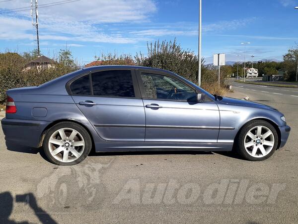 BMW - 320
