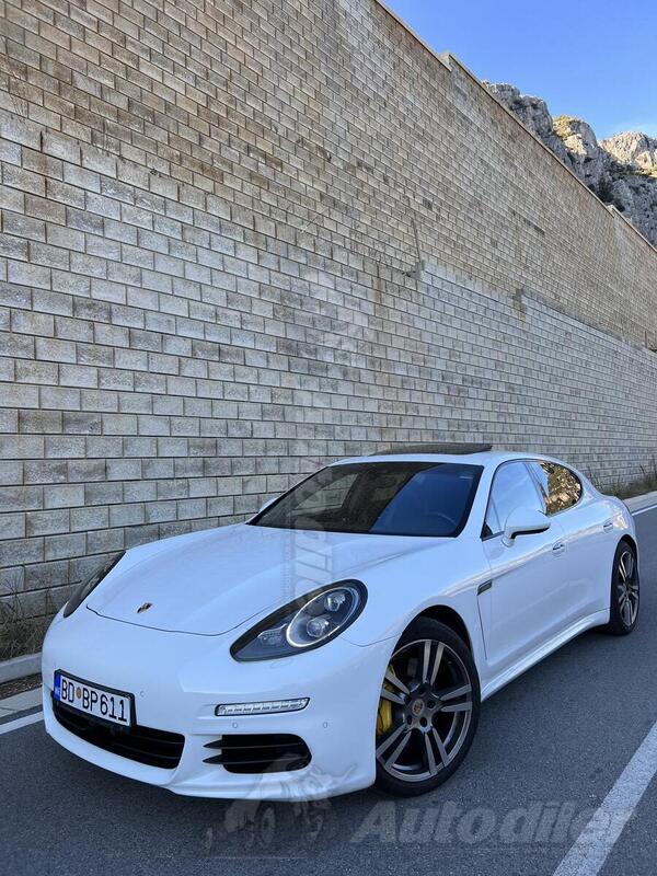 Porsche - Panamera - S