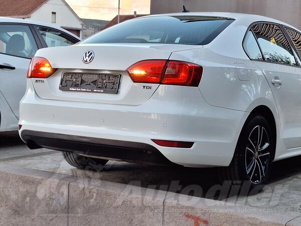 Volkswagen - Jetta - 1.6 Roksped