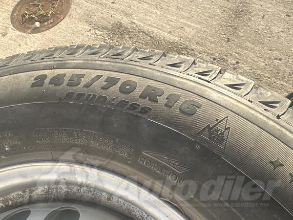 Fabričke felne i Michelin gume