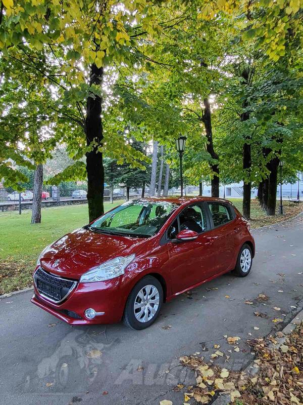 Peugeot - 208