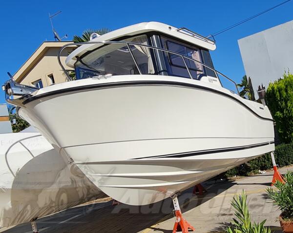 Quicksilver - 605 Pilothouse