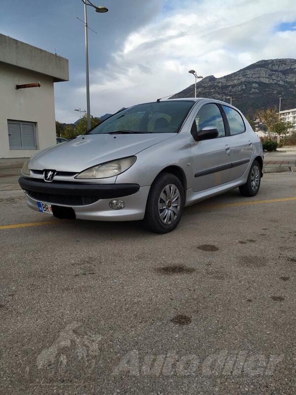 Peugeot - 206