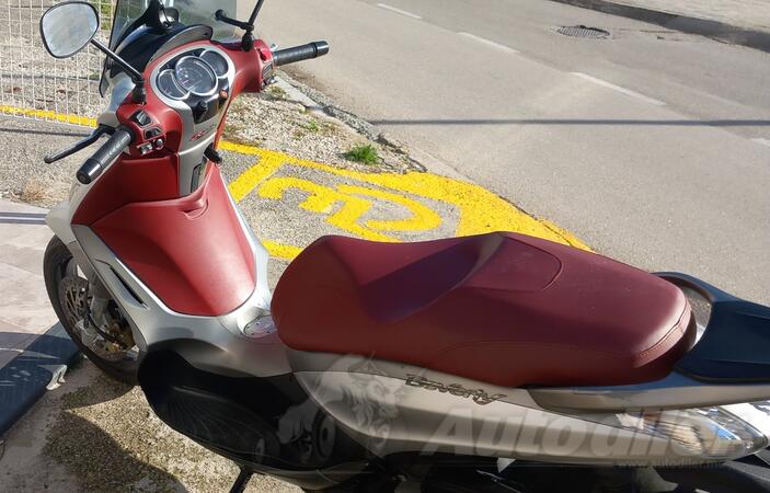 Piaggio - beverly 350 sport touring - Cijena 4150 € - Montenegro Herceg  Novi Igalo Motorcycles