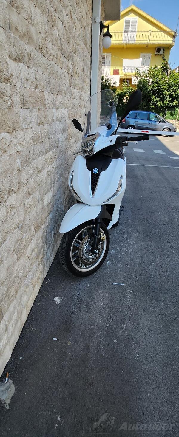 Piaggio - beverly 400