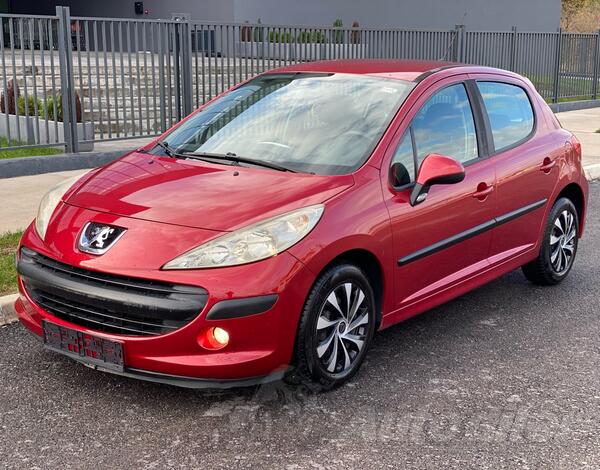 Peugeot - 207 - 1.4 i