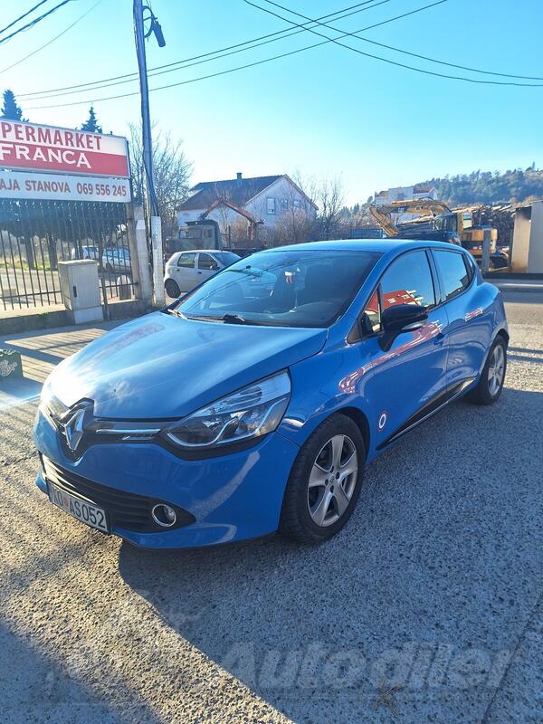 Renault - Clio - 900